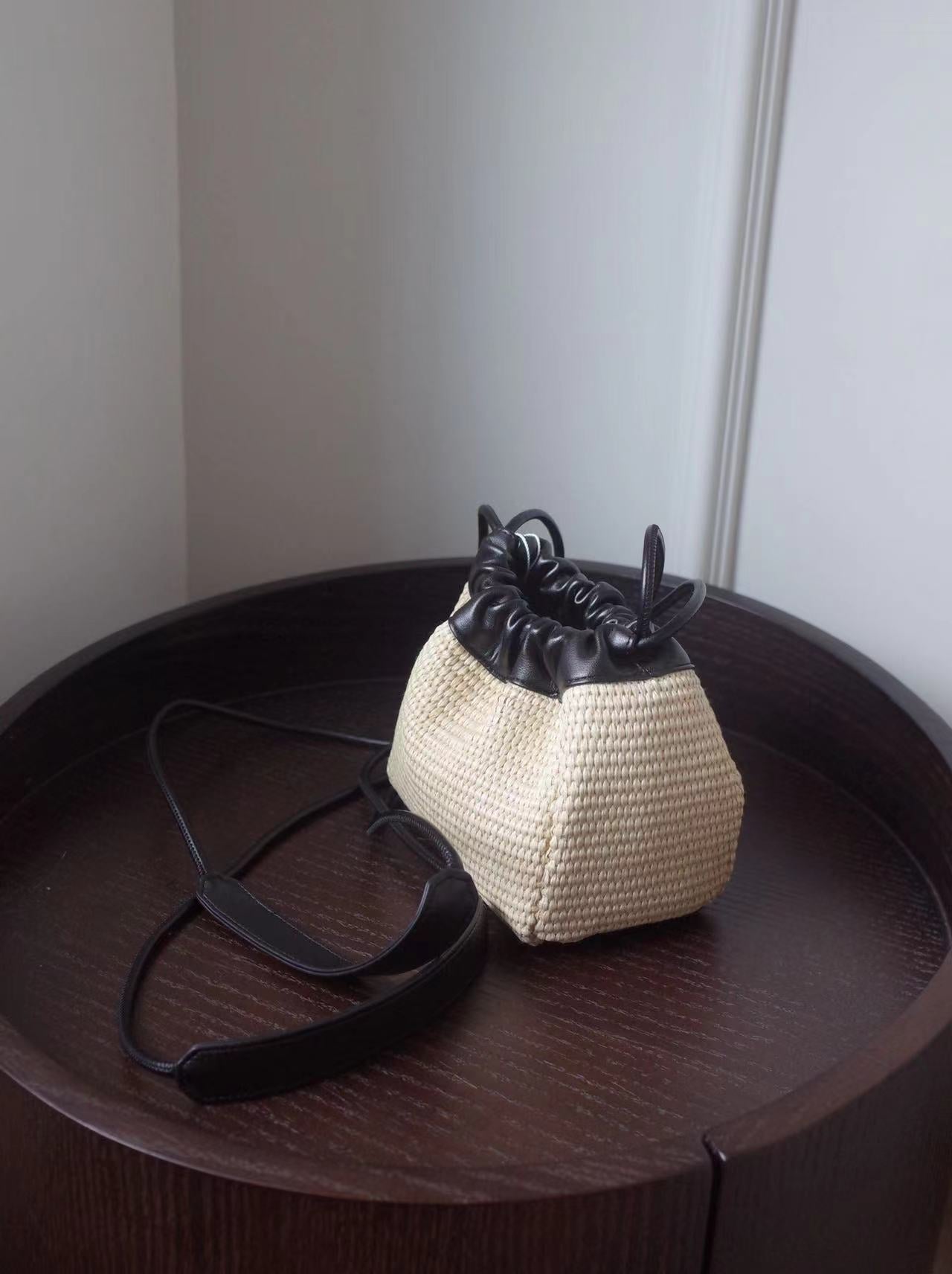 Woven cloud bag